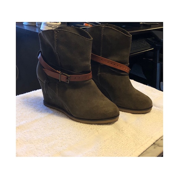 Mia Carrie Wedge Booties - Picture 4 of 4